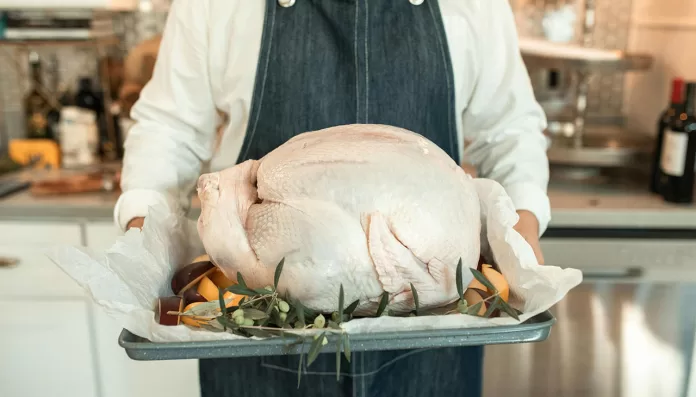 ¿Cuánto tiempo se tarda en descongelar un pavo de 14 libras?